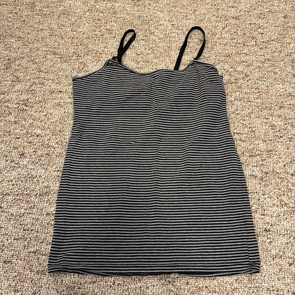 Lot of 2 Motherhood Maternity nursing tanks (lot 1) - Picture 3 of 3